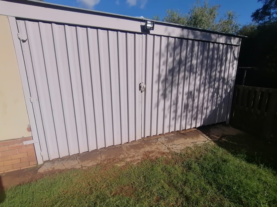 5 Bedroom Property for Sale in Fichardt Park Free State